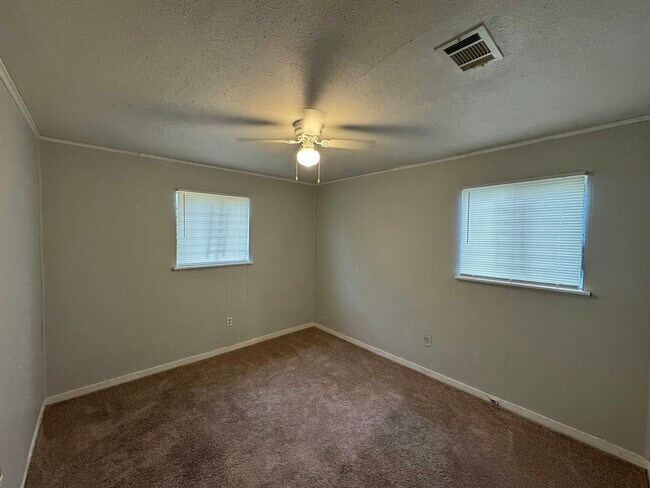 Building Photo - 3826 Lampton Ave