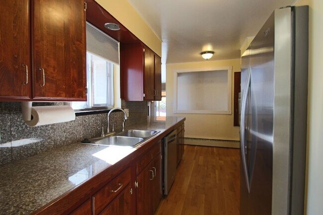 Building Photo - 2565 Willow Ln