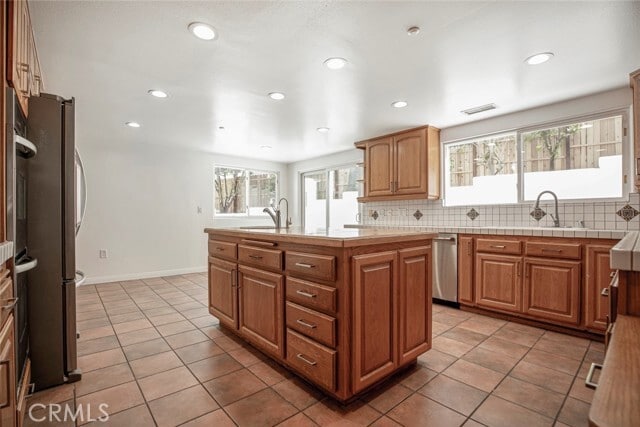 Building Photo - 2644 E Chevy Chase Dr