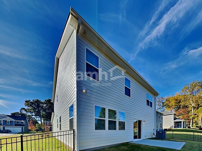 Building Photo - 555 Rivermist Dr
