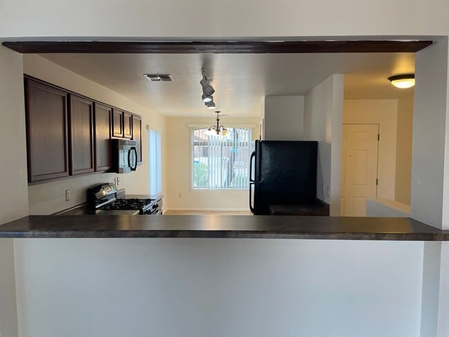 Building Photo - Beautiful Modern New 3Bdm 2Ba Home, Easy A...