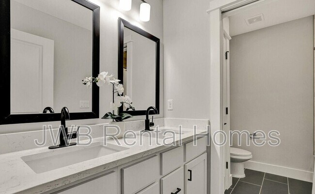 Building Photo - 1328 6th Ave N