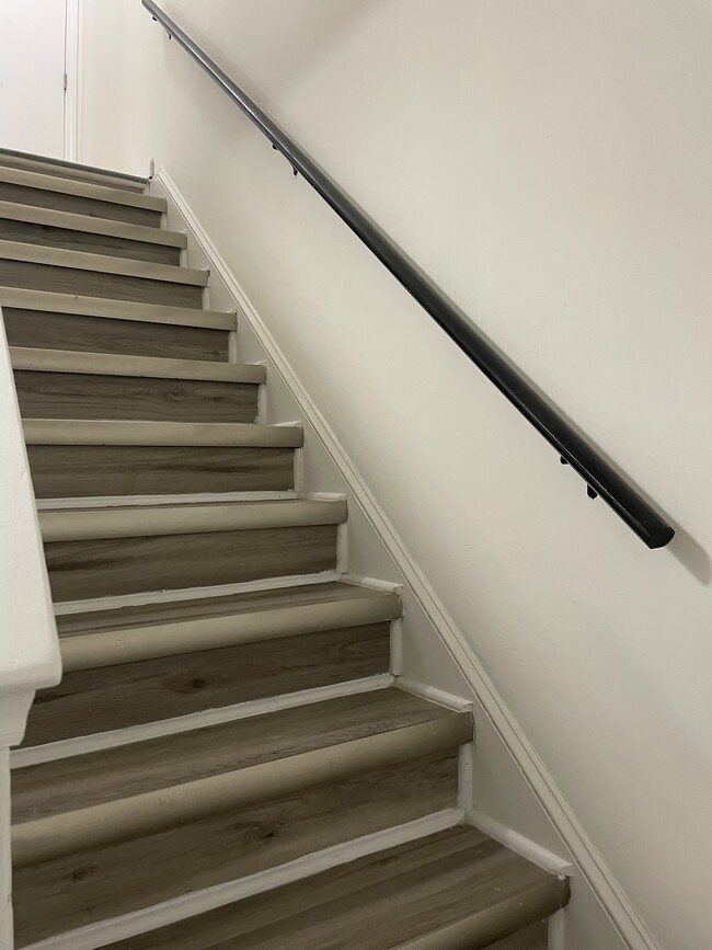 Building Photo - 6909 Glendower Rd