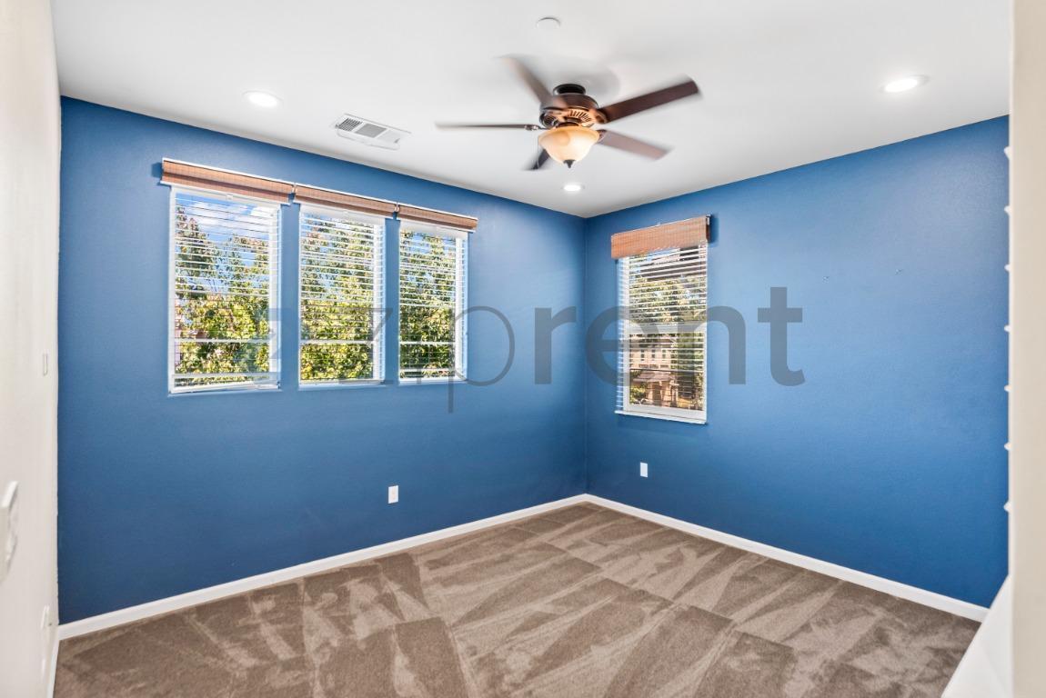 Building Photo - Unit