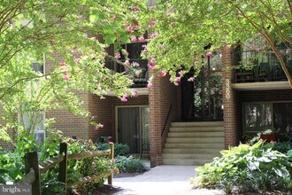 Building Photo - 3360 Woodburn Rd