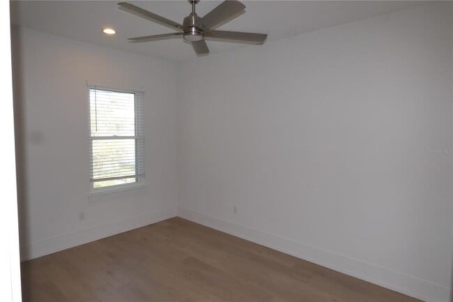 Building Photo - 610 1/2 14th St N