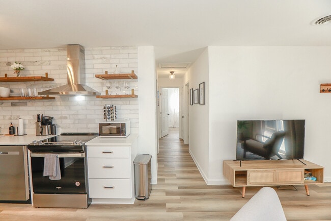 Building Photo - 9512 18th Bay St