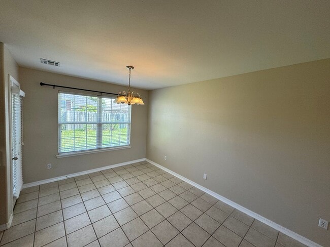 Building Photo - Gorgeous 3-Bedroom Home with Spacious Yard