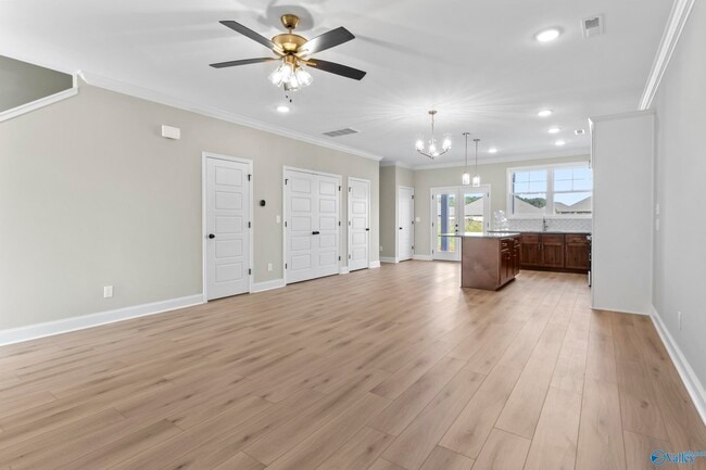 Building Photo - 243 Susan Lynn Dr