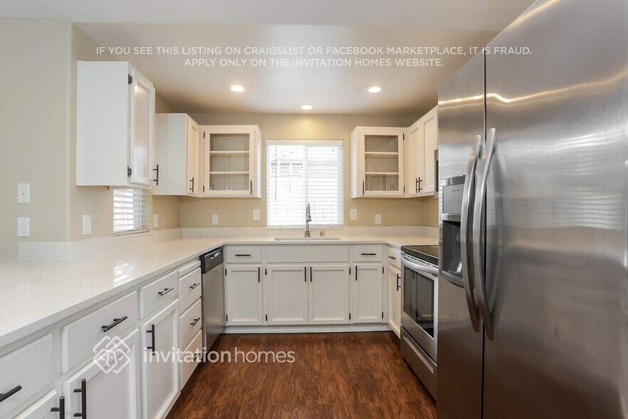 Building Photo - 18511 E Country Club Dr