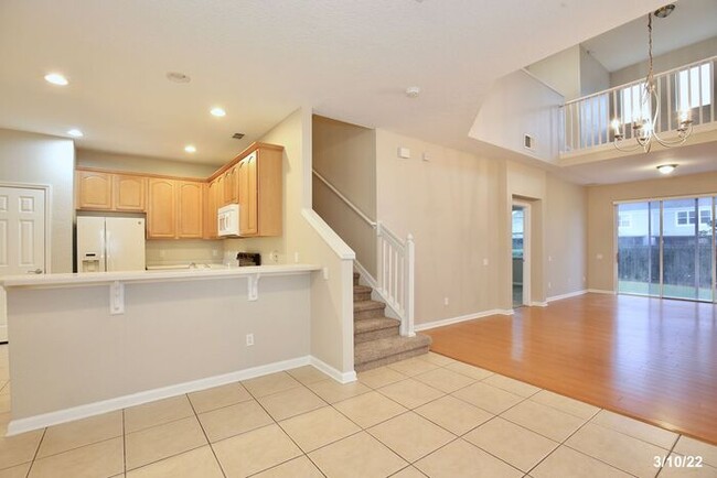 Building Photo - Spacious 2/3.5 Corner Unit Townhome with a...