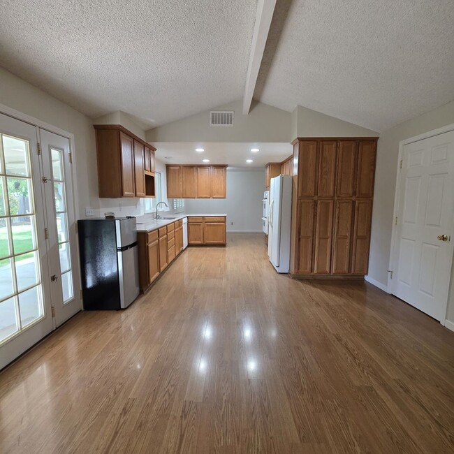 Building Photo - 4BD/2.5BA Single Story, Court Location on Walnut Creek Border