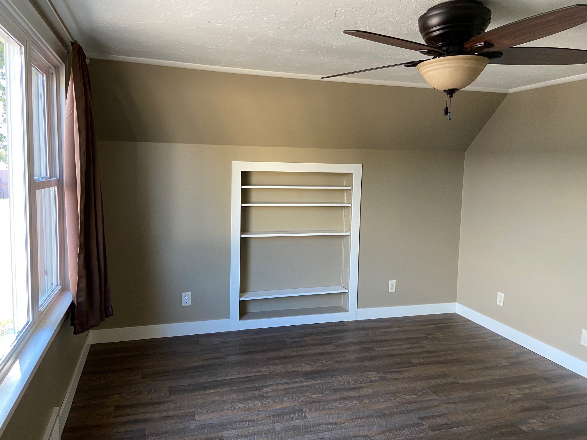 Livingroom - 835 Warren St