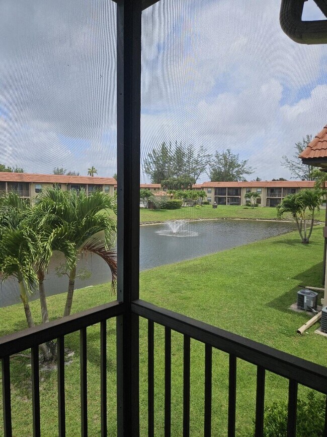 Building Photo - 21911 Lake Forest Cir