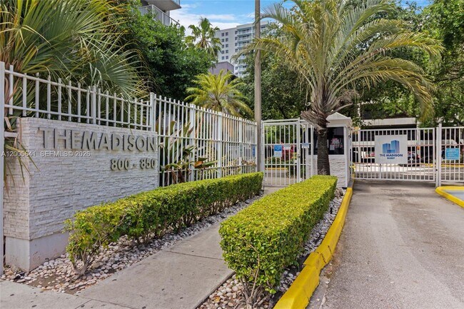 Building Photo - 850 N Miami Ave