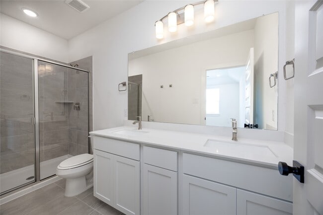 Building Photo - 2027 Longmire Villas Ct