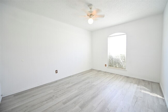 Building Photo - 1631 Mt Zion Dr