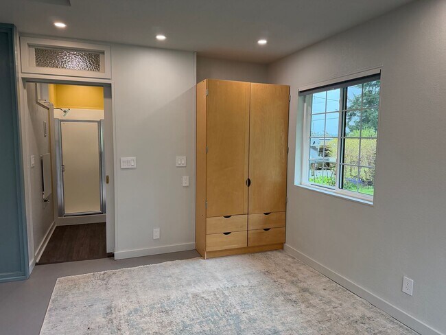 Building Photo - Updated and Stylish Studio Includes Utilities!