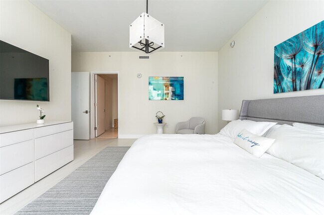 Building Photo - 3100 N Ocean Dr