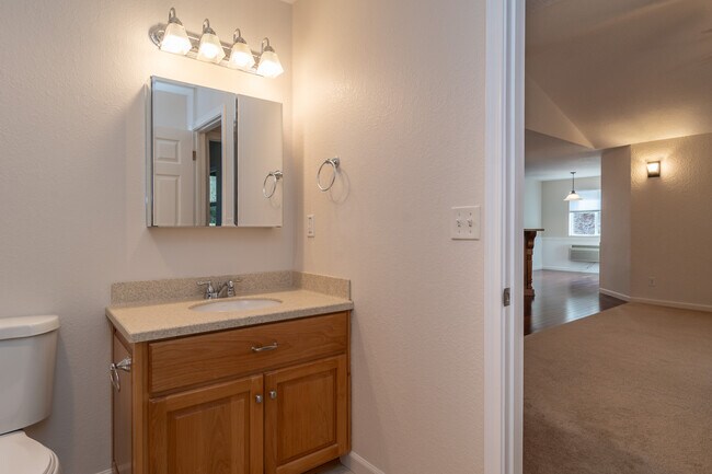 Building Photo - 233 Palmdale Ave