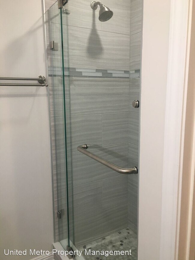 Building Photo - 3 br, 2.5 bath House - 557 Shalimar Drive