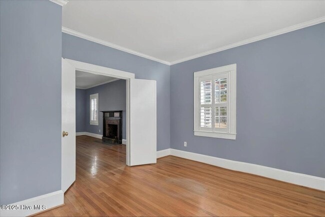 Building Photo - 300 Dogwood Ln