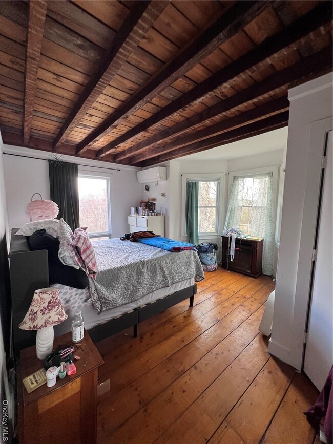 Building Photo - 67 Old Albany Post Rd