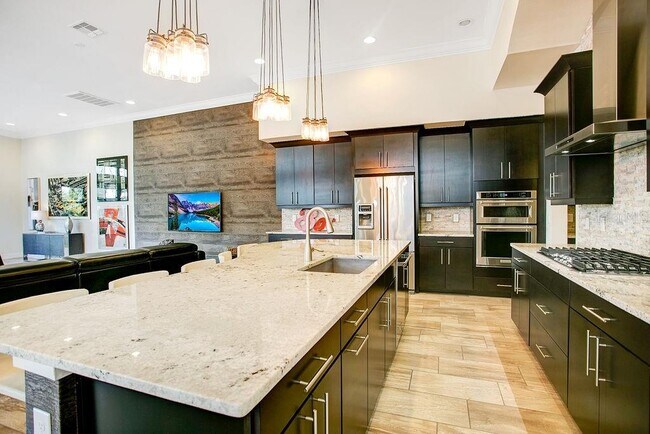 Building Photo - 8455 Via Vittoria Way