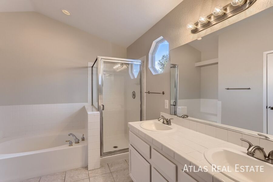 Building Photo - 8112 Dolphin Landing Dr