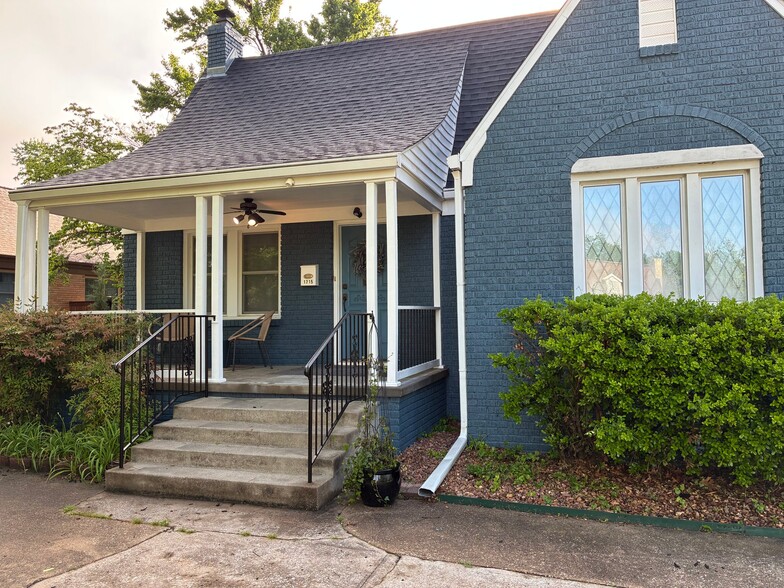 Building Photo - 1715 S College Ave