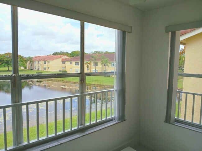 Building Photo - 731 Vista Isles Dr