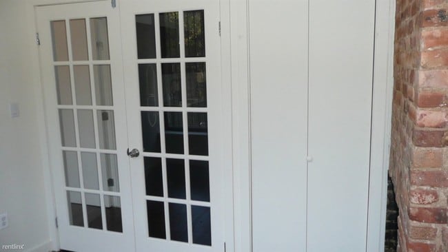 Building Photo - 308 Tompkins Ave