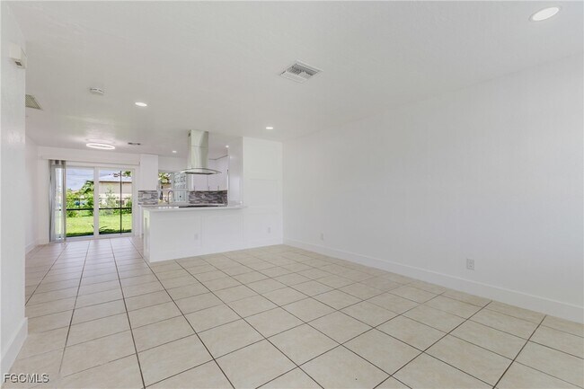 Building Photo - 1917 Cape Coral Pkwy W