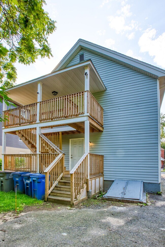 Building Photo - 12 Martin St