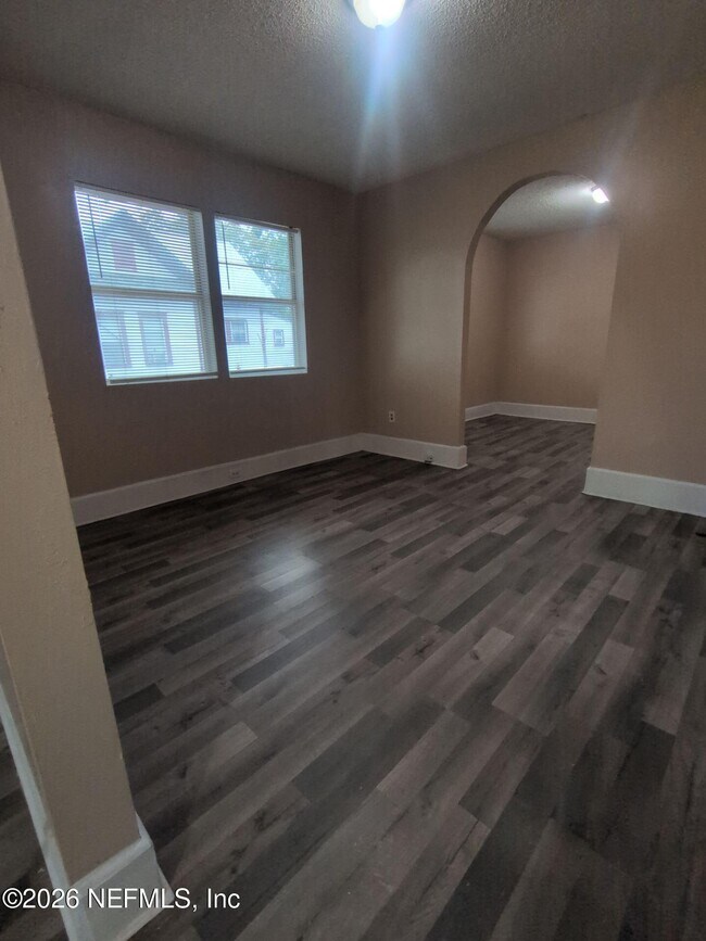 Building Photo - 1319 Steele St