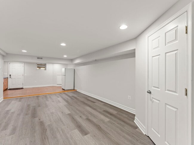 Building Photo - 1215 Otis Pl NW