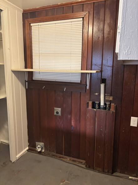 Laundry Room - 1300 E Hankerson St