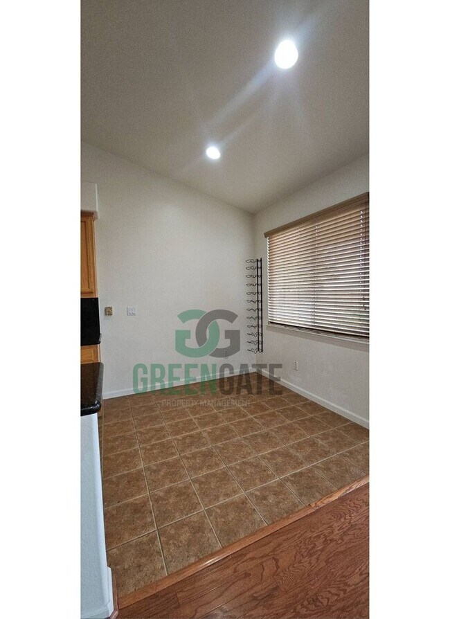 Building Photo - Available Now! 3 Bedroom 2 Bath Spacious Home in Tracy!!