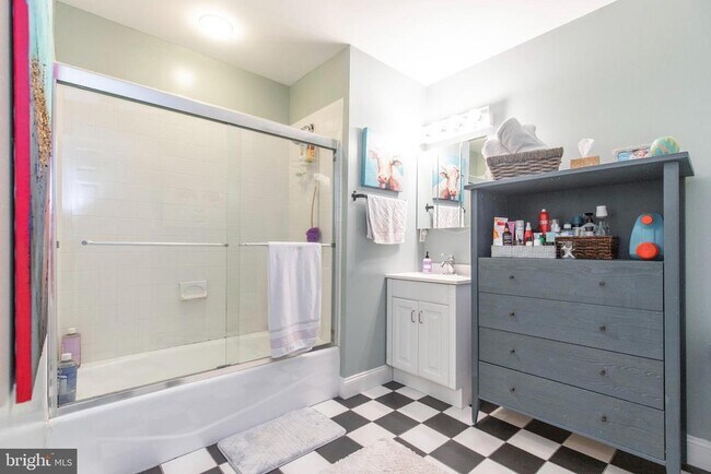 Building Photo - 36 Strawberry St