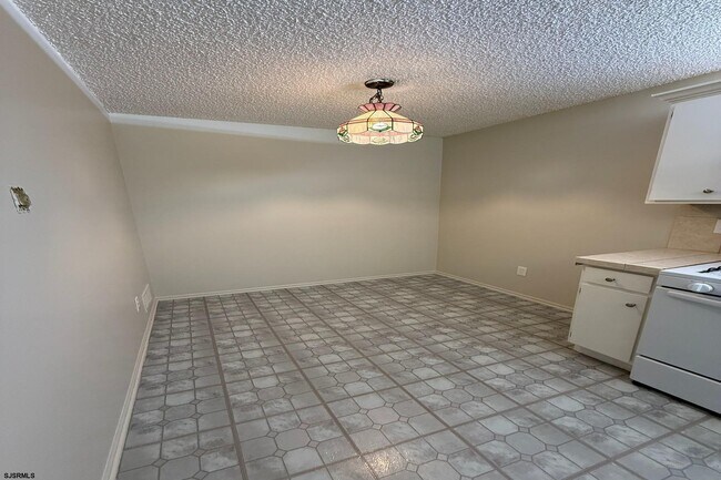 Building Photo - 166 Sussex Pl