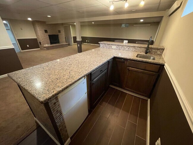 Building Photo - Beautiful 4 Bedroom, 2.5 Bathroom, 3000sq.ft Ranch! Pet Friendly!