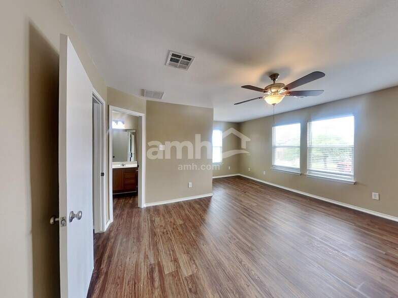 Building Photo - 5325 Mathra Dr