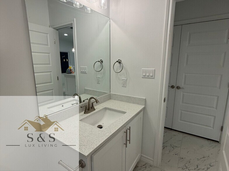 Building Photo - 11306 N 24th St