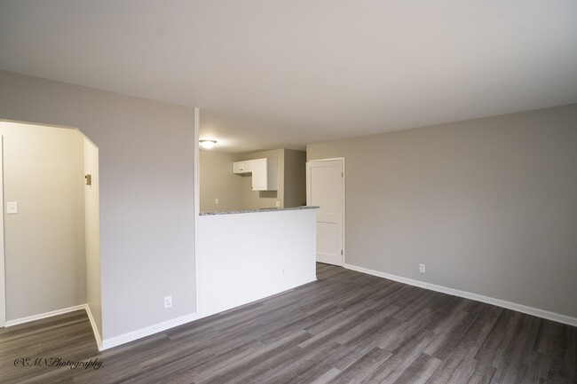 Building Photo - Beautifully renovated 3 bedroom Roseville ...