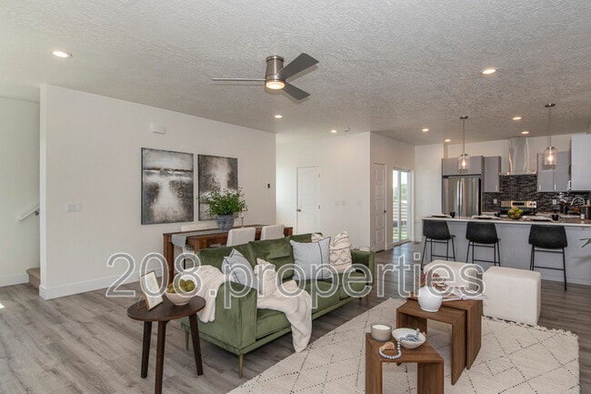 Building Photo - 486 E Violets Cv Ln