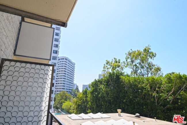 Building Photo - 10535 Wilshire Blvd
