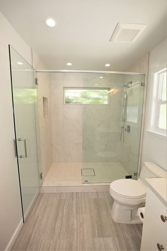 Building Photo - Beautifully Remodeled 3 Bed/2 Bath House i...