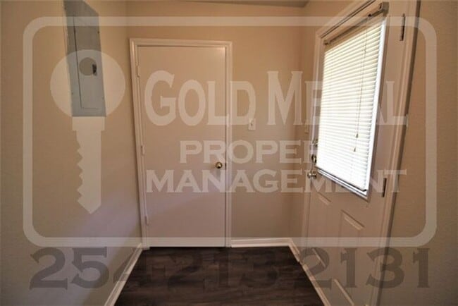 Building Photo - Charming Cove Living on Ave E! 401 W Ave E, Unit C