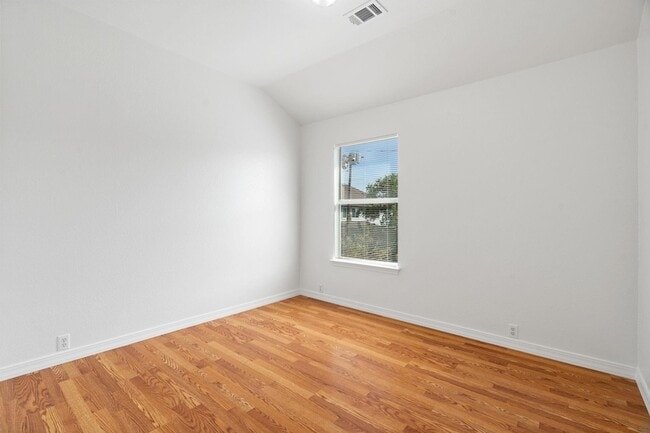 Building Photo - 905 Rocking Spur Cove