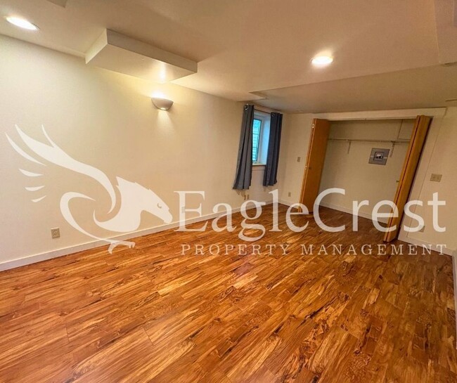 Building Photo - Beautifully Renovated Historic 3 Bedroom Home